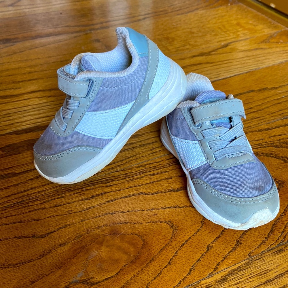 Toddler sneakers with velcro size 6